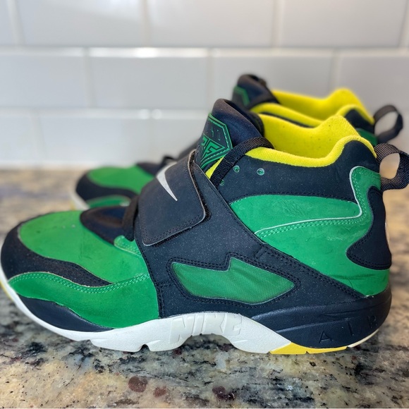 Other - NIKE Air Diamond Turf Oregon Ducks Size 11